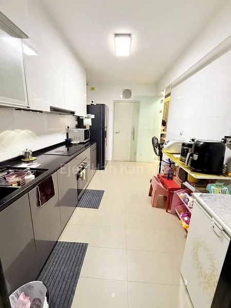 5 Room (5I) HDB for Sale in  463A Bukit Batok Street 41 - Image 4