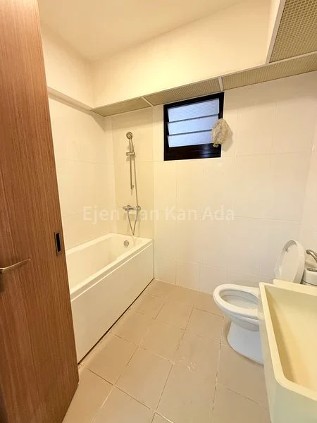 5 Room (5I) HDB for Sale in  463A Bukit Batok Street 41 - Image 8