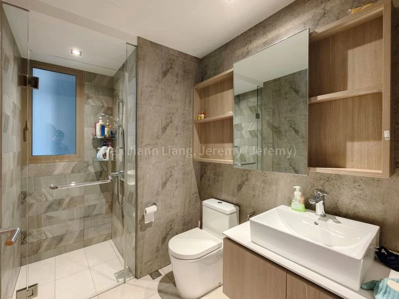 4 Bed Executive Condo for Sale in  The Vales - Image 4