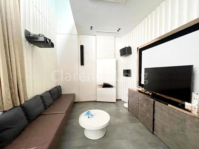 6 Bed Semi-Detached House (Landed) for Rent in  Green Lane - Image 5