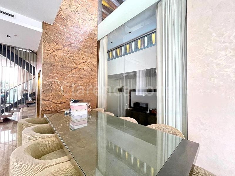 6 Bed Semi-Detached House (Landed) for Rent in  Green Lane - Image 12