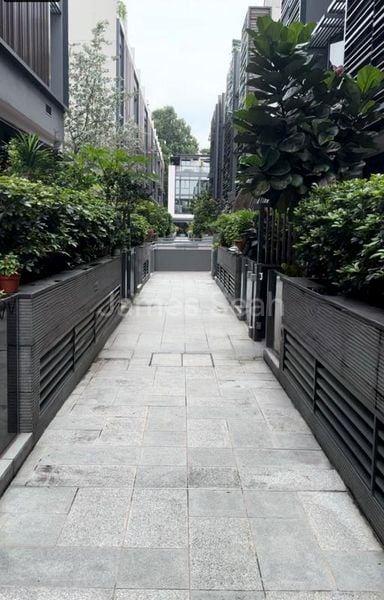 4 Bed Townhouse (Landed) for Sale in  Watercove - Image 2