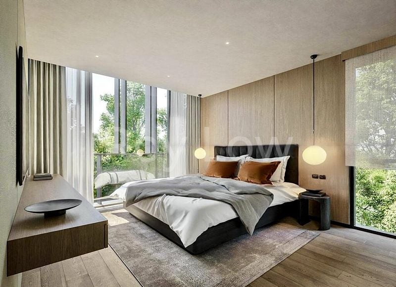 7 Bed Corner Terrace (Landed) for Sale in  Highland Close - Image 2