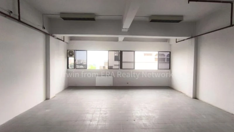 Light Industrial (B1) for Rent: Tong Lee Building - Image 6