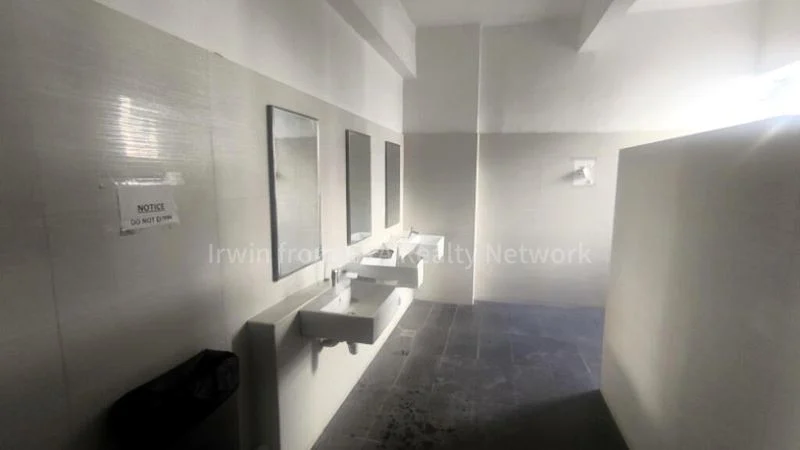 Light Industrial (B1) for Rent: Tong Lee Building - Image 3