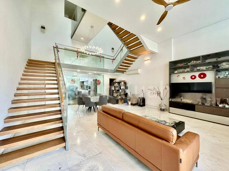 6 Bed Terraced House (Landed) for Sale in  Jalan Kayu Estate - Image 2