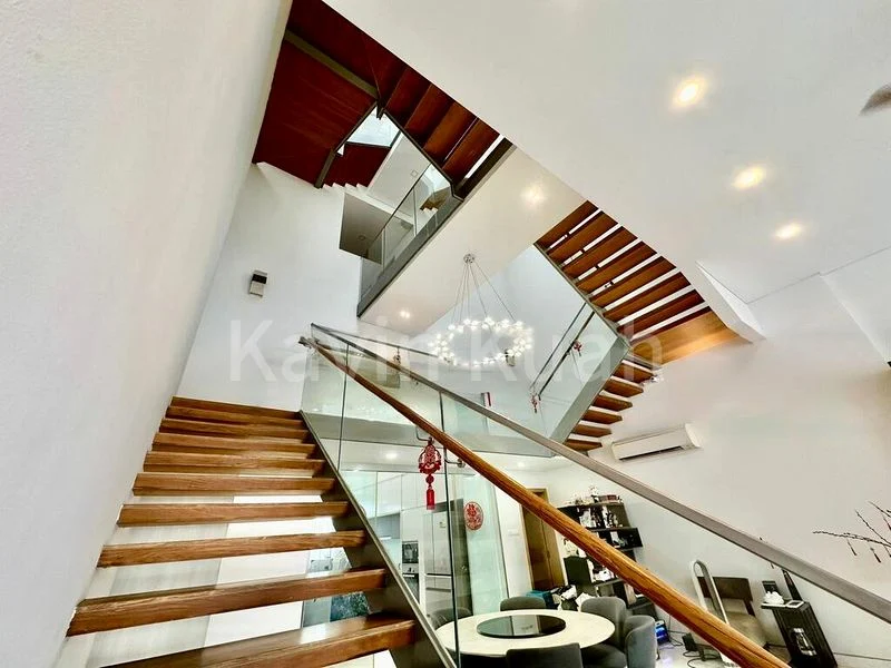 6 Bed Terraced House (Landed) for Sale in  Jalan Kayu Estate - Image 4