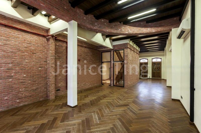 Shop / Shophouse for Sale: Prime location with high human traffic - Image 2