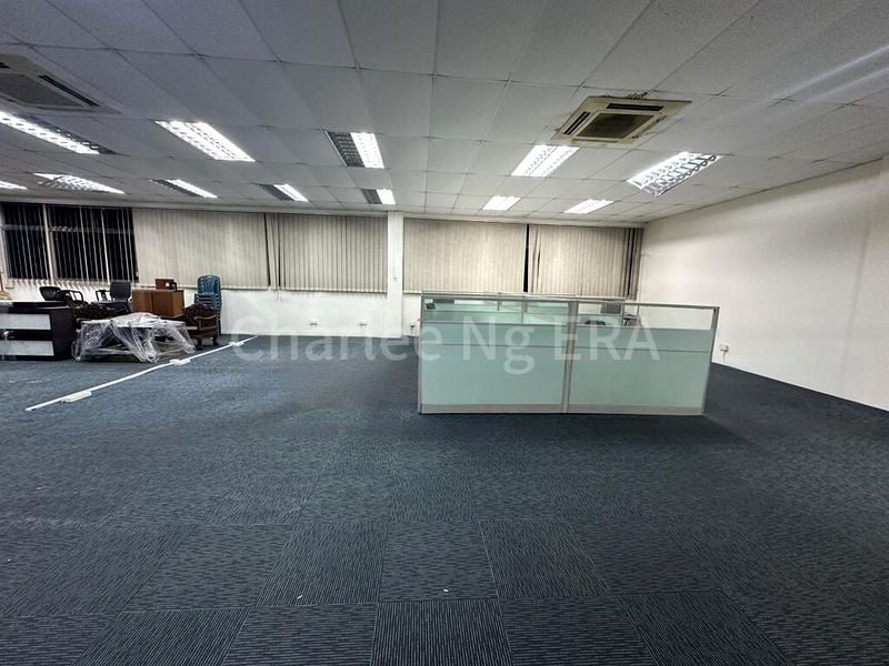 Light Industrial (B1) for Rent: Benoi Crescent, Level 2 Office cum Storage/Production - Image 3