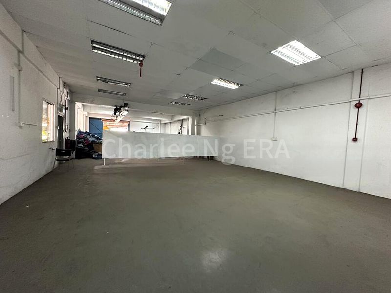 Light Industrial (B1) for Rent: Benoi Crescent, Level 2 Office cum Storage/Production - Image 5