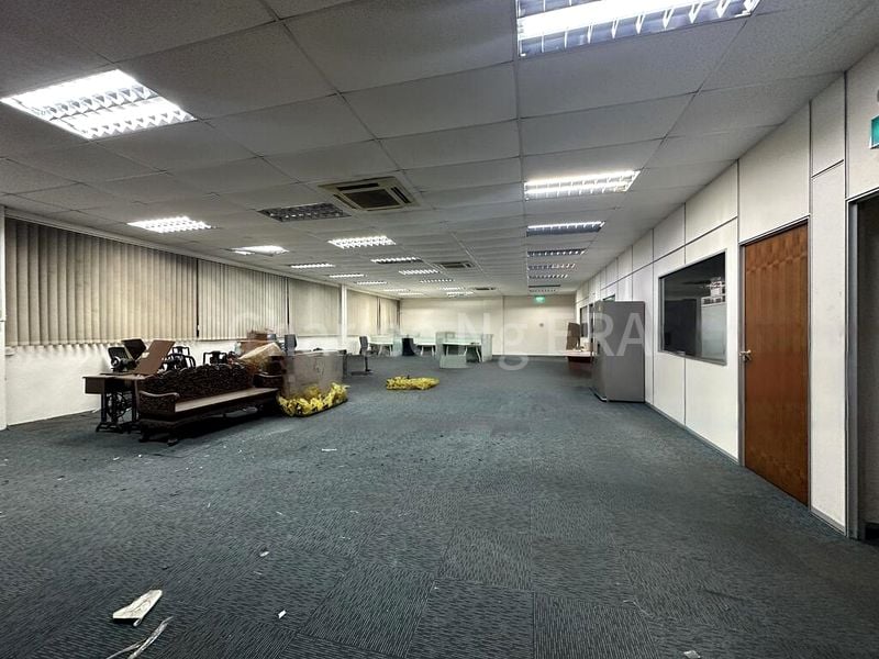 Light Industrial (B1) for Rent: Benoi Crescent, Level 2 Office cum Storage/Production - Image 1