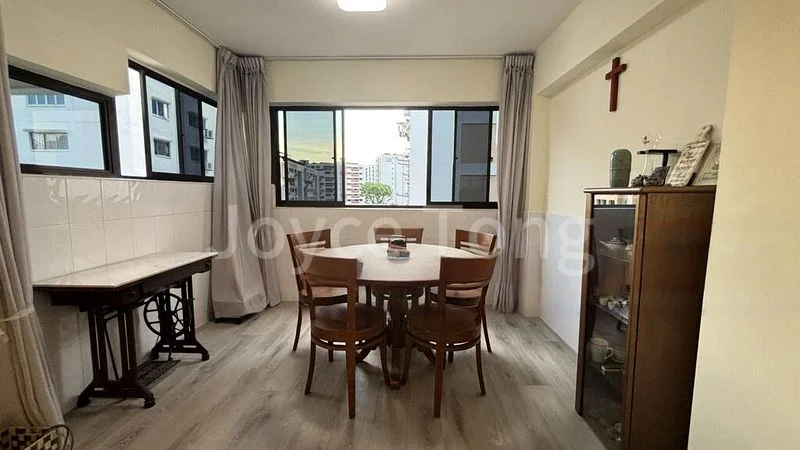 5 Room (5A) HDB for Sale in  555 Jurong West Street 42 - Image 4