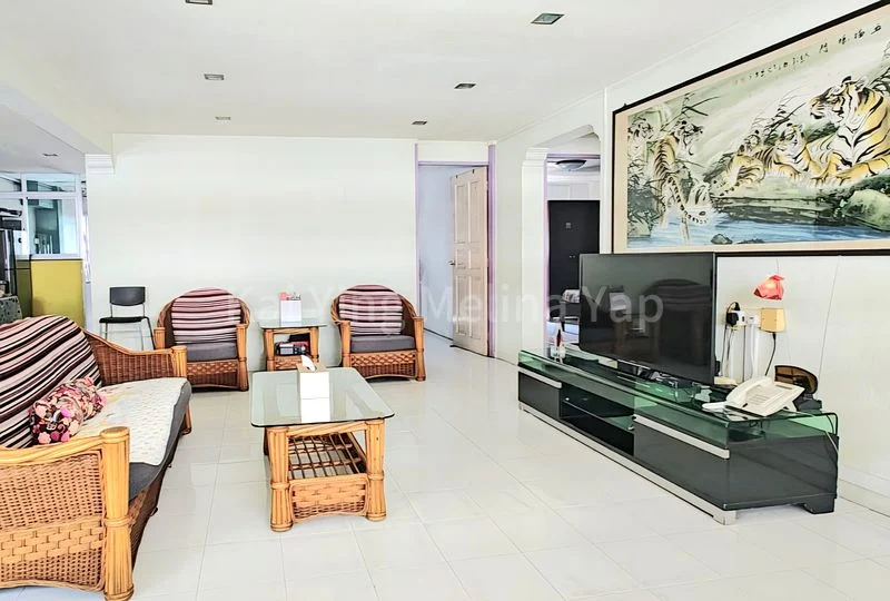 5 Room (5I) HDB for Sale in 167 Yishun Ring Road - Image 3