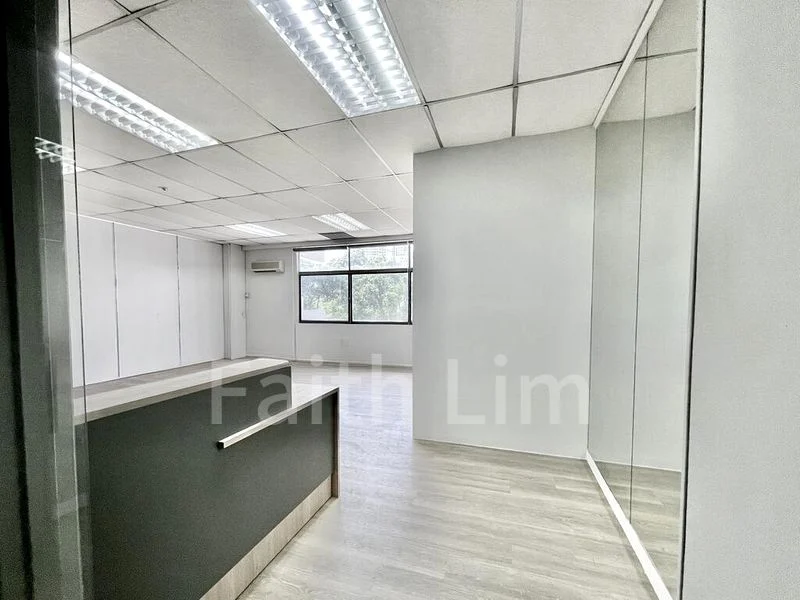 Office for Rent: Manhattan House - Image 2