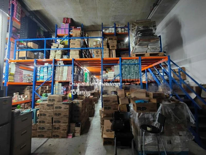 Light Industrial (B1) for Rent:  Rare | Direct Access | 6m High Ceiling - Image 4