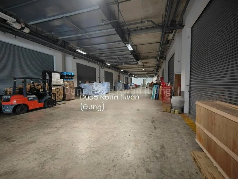 Light Industrial (B1) for Rent: Rare | Direct Access | 6m High Ceiling - Image 7