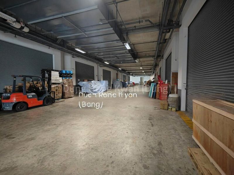 Light Industrial (B1) for Rent:  Rare | Direct Access | 6m High Ceiling - Image 3
