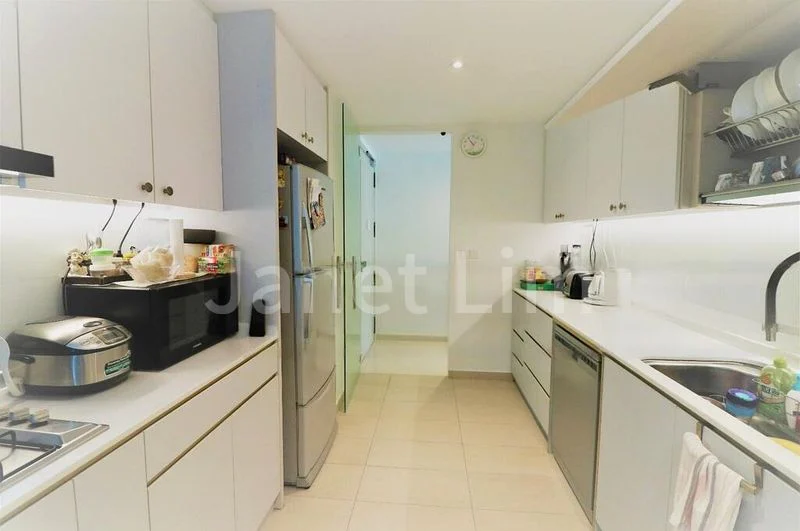 3 Bed Condo for Sale in  Sunrise Gardens - Image 2