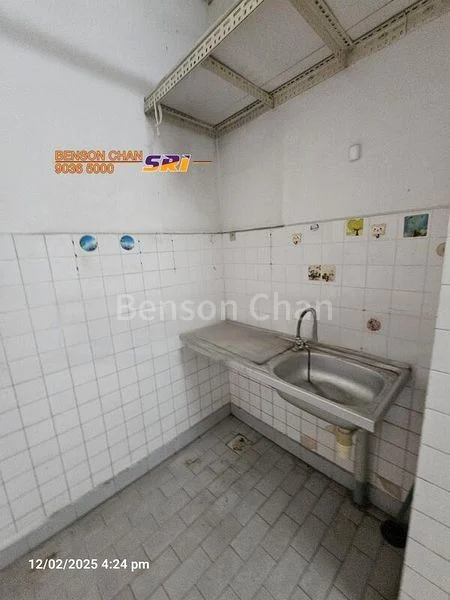 Warehouse for Rent: Yi Xiu Factory Building - Image 1