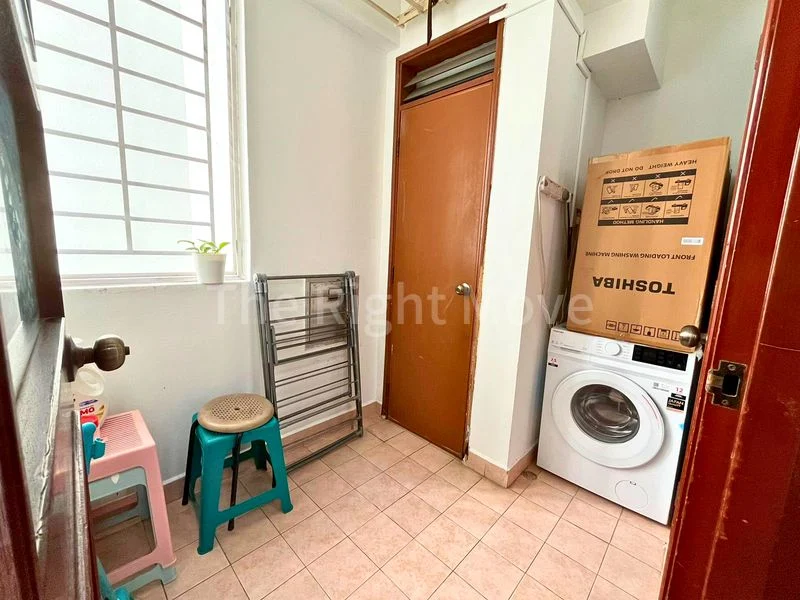 3 Bed Executive Condo for Sale in  Northoaks - Image 6