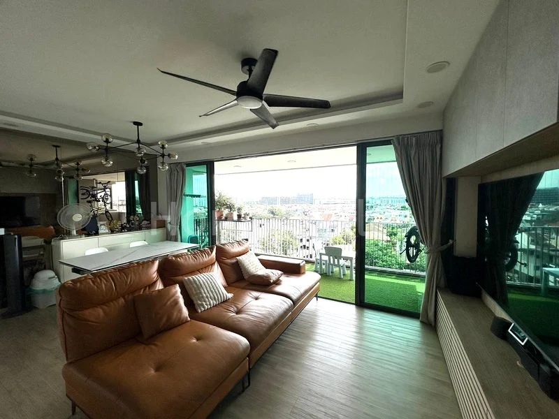 4 Bed Executive Condo for Sale in The Topiary - Image 1