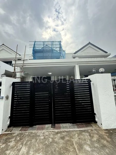 5 Bed Terraced House (Landed) for Rent in  Shamrock Park - Image 1