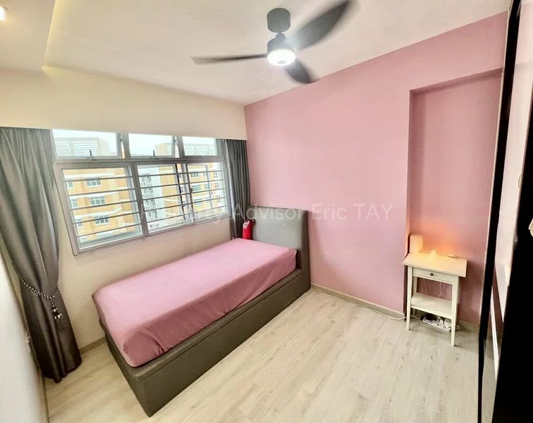5 Room (5I) HDB for Sale in  677B Yishun Ring Road - Image 9