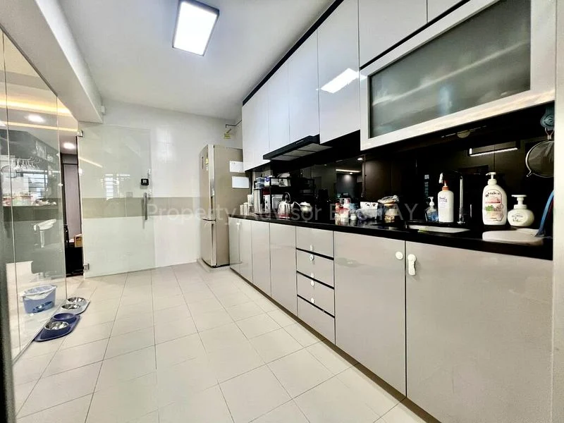 5 Room (5I) HDB for Sale in  677B Yishun Ring Road - Image 4