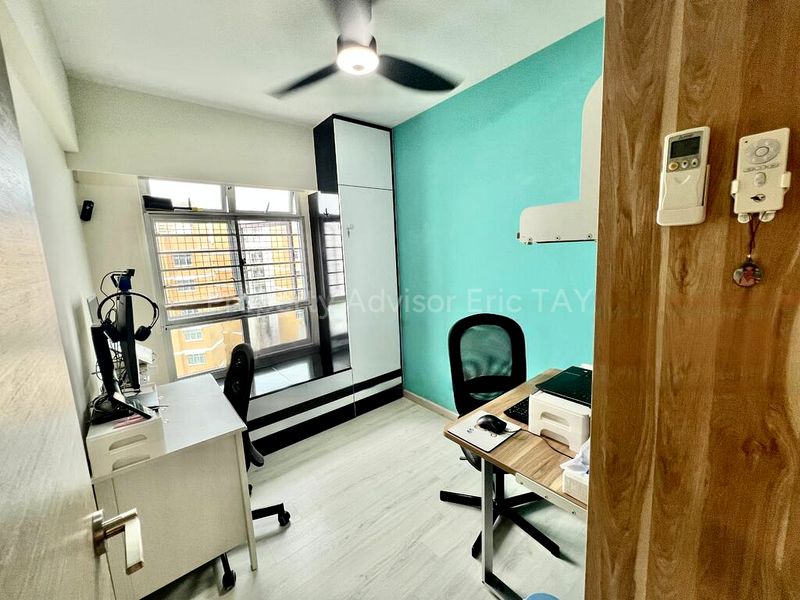 5 Room (5I) HDB for Sale in  677B Yishun Ring Road - Image 7