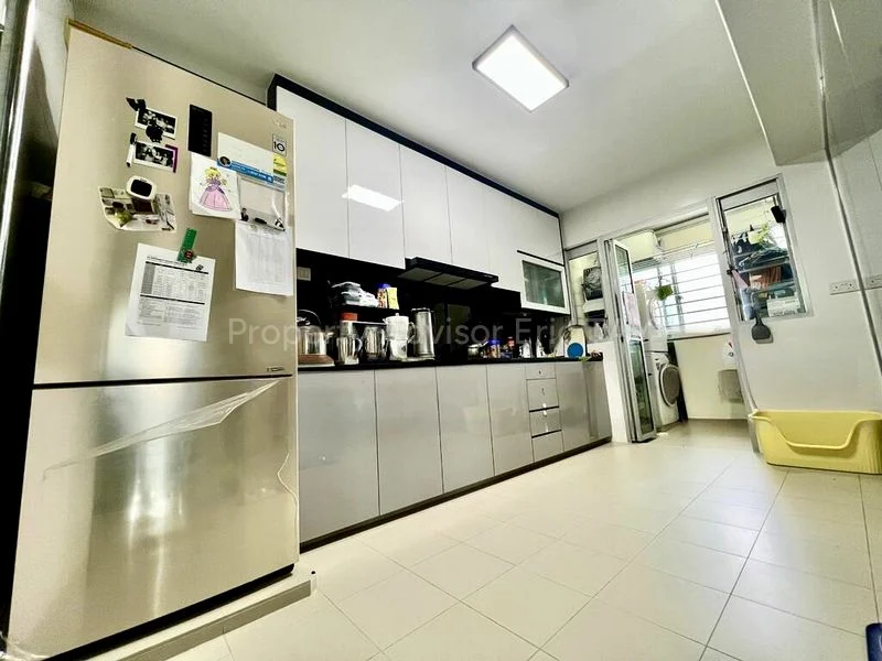 5 Room (5I) HDB for Sale in  677B Yishun Ring Road - Image 5