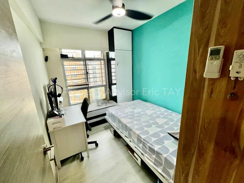5 Room (5I) HDB for Sale in  677B Yishun Ring Road - Image 6