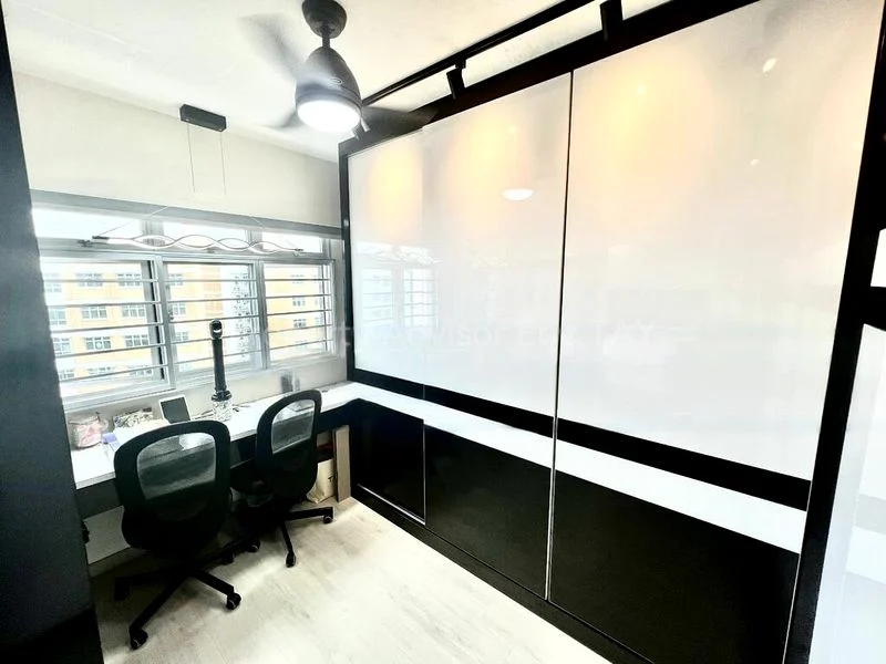 5 Room (5I) HDB for Sale in  677B Yishun Ring Road - Image 11