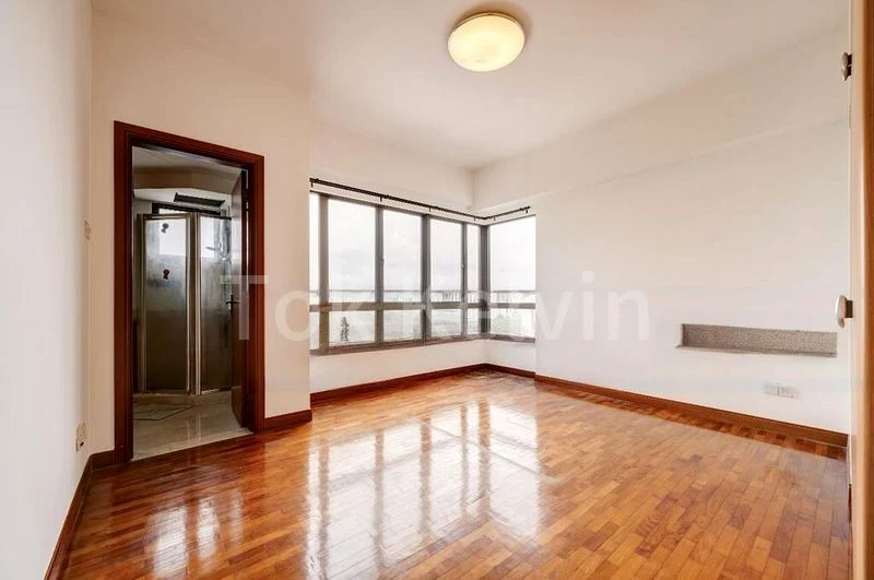 3 Bed Condo for Sale in  The Mayfair - Image 11