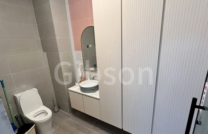 Shop / Shophouse for Sale: Freehold Office / Shop, Opposite Kembangan MRT. - Image 6