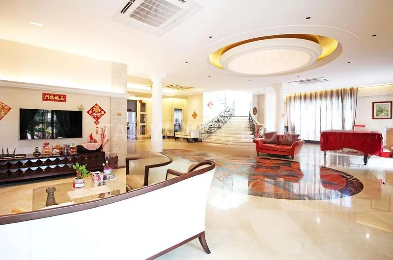 6 Bed Bungalow (Landed) for Sale in  Chiltern Drive - Image 1