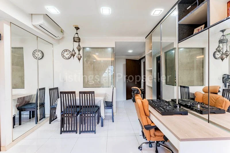 3 Bed Executive Condo for Sale in Riverparc Residence - Image 2