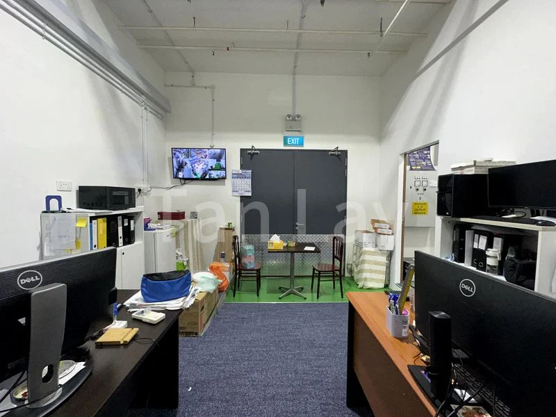 Light Industrial (B1) for Rent in  Harper Point - Image 4