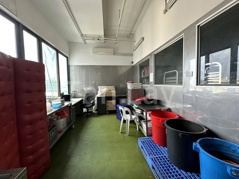 Light Industrial (B1) for Rent in  Harper Point - Image 3