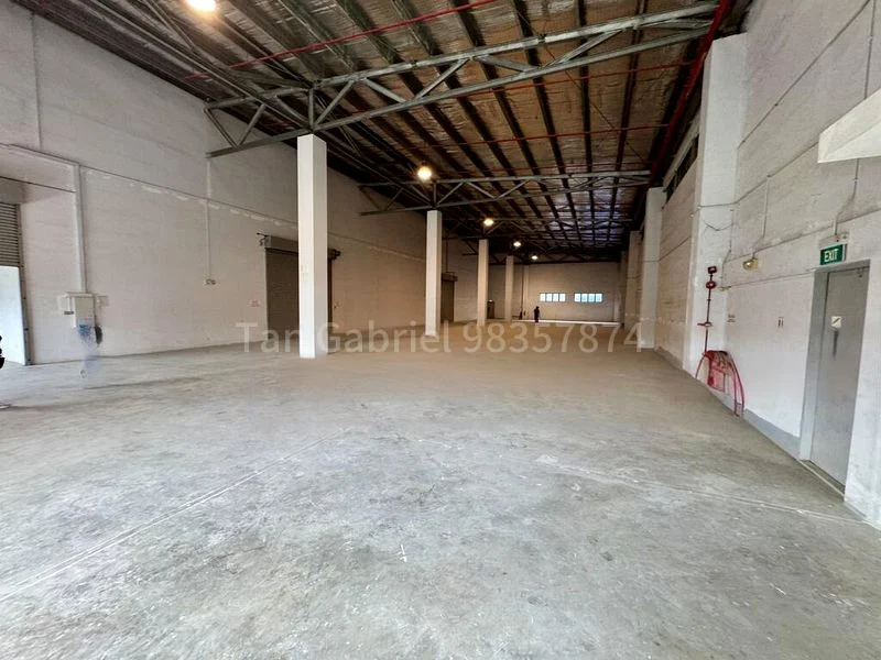 Warehouse for Rent: Ceiling 7.5m I 8 Loading Bays I Warehouse - Image 3