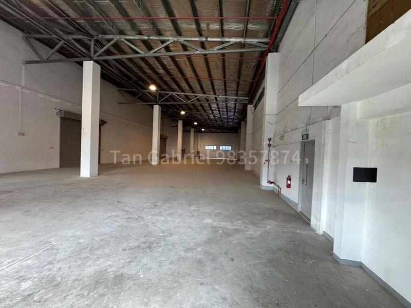 Warehouse for Rent: Ceiling 7.5m I 8 Loading Bays I Warehouse - Image 1
