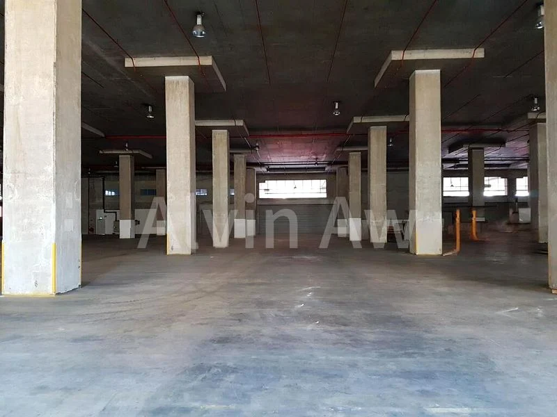 Warehouse for Rent: Jurong High-Ceiling Warehouse - Near Jurong Island, Dock Levellers - Image 5