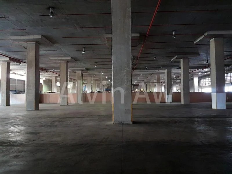 Warehouse for Rent: Jurong High-Ceiling Warehouse - Near Jurong Island, Dock Levellers - Image 2