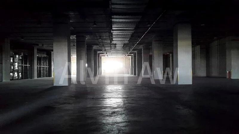 Warehouse for Rent: Jurong High-Ceiling Warehouse - Near Jurong Island, Dock Levellers - Image 4