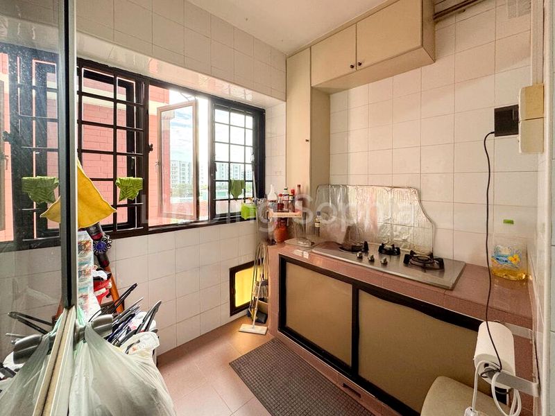 Executive HDB for Sale in  330 Tampines Street 32 - Image 7