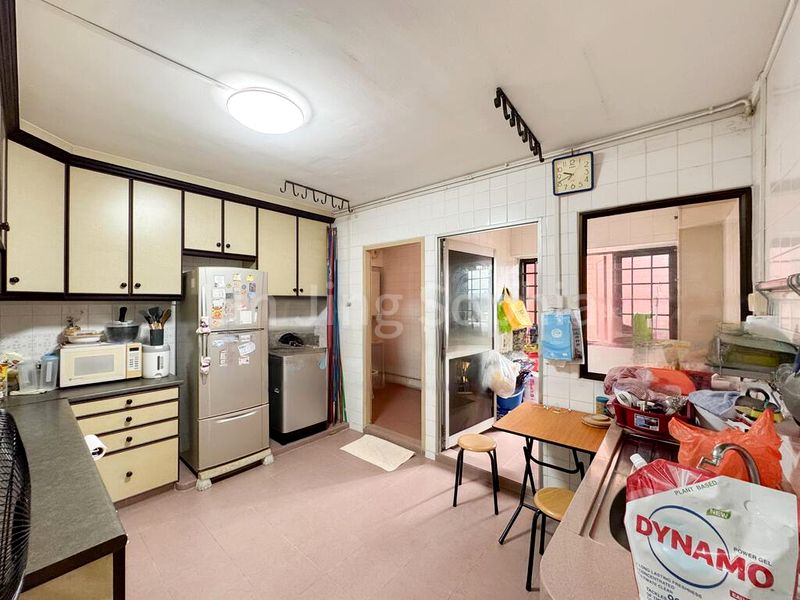 Executive HDB for Sale in  330 Tampines Street 32 - Image 10