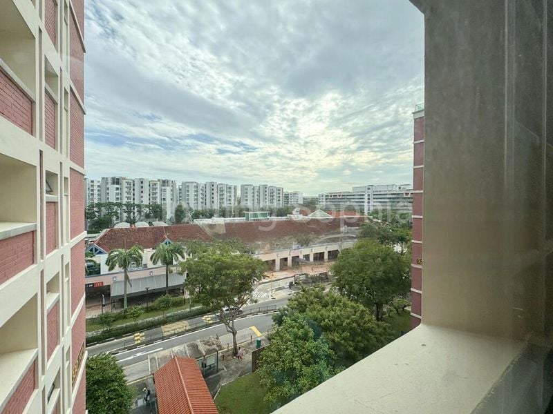 Executive HDB for Sale in  330 Tampines Street 32 - Image 2