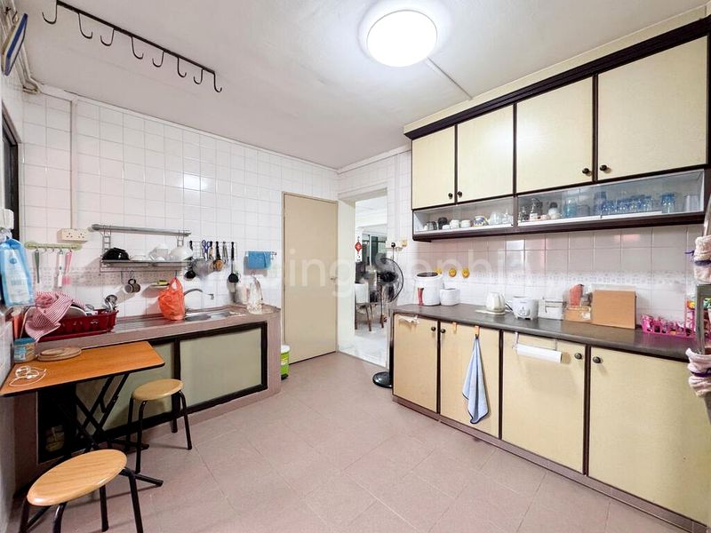 Executive HDB for Sale in  330 Tampines Street 32 - Image 8