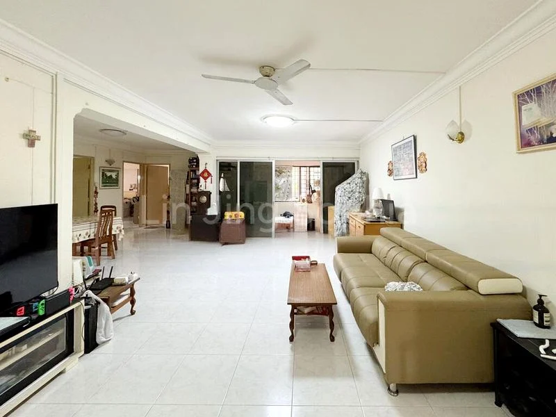 Executive HDB for Sale in  330 Tampines Street 32 - Image 19