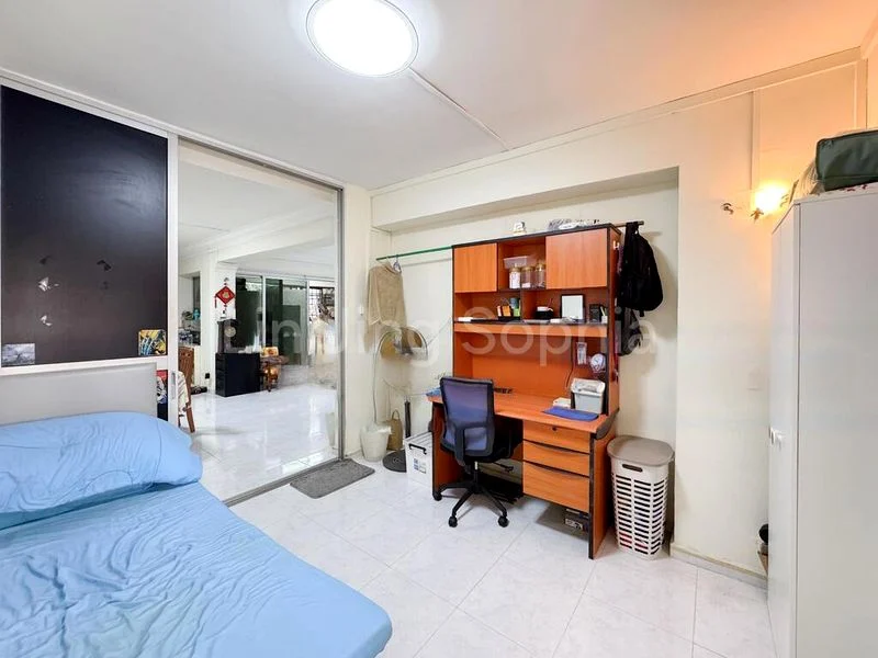 Executive HDB for Sale in  330 Tampines Street 32 - Image 11