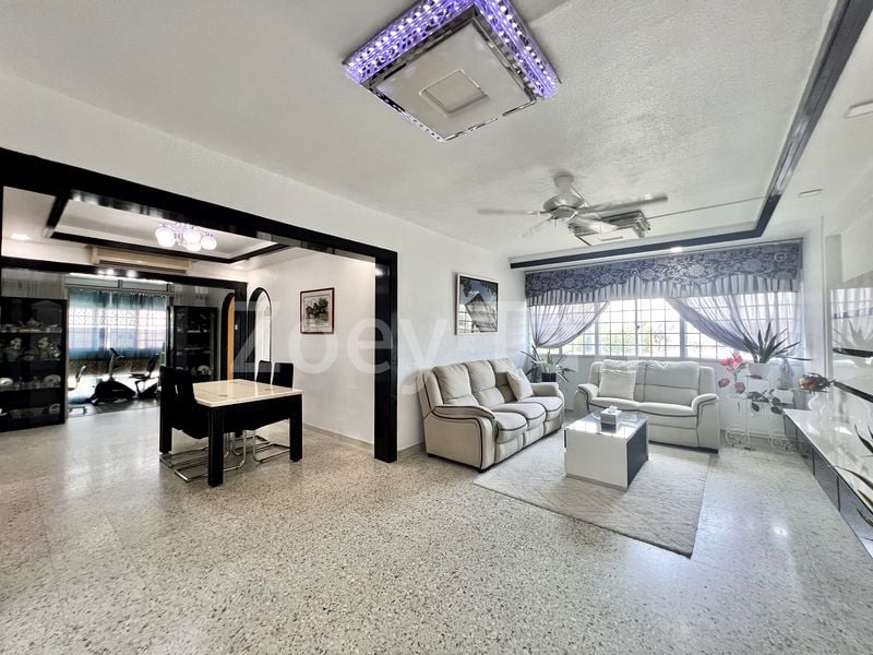 5 Room (5STD) HDB for Rent in 43 Marine Crescent - Image 1